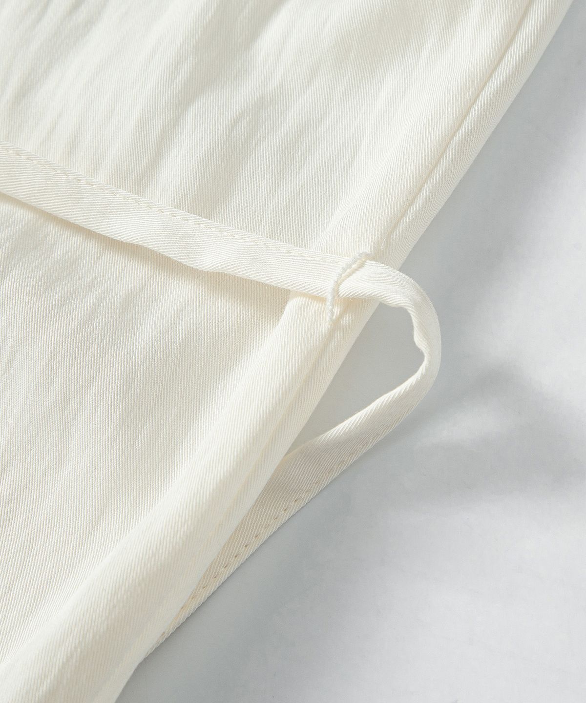 루시르주(LUCIR ZU) Cowl Neck Button Blouse (Cream)