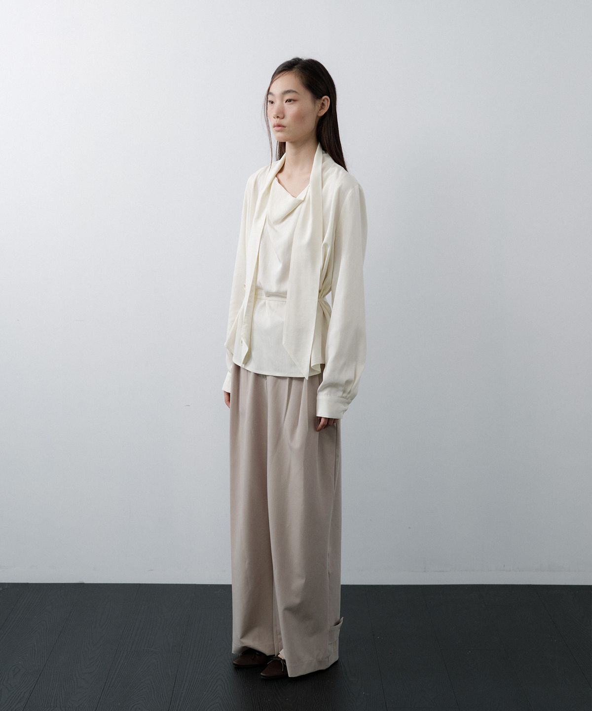 루시르주(LUCIR ZU) Scarf Cowl Neck Blouse (Cream)