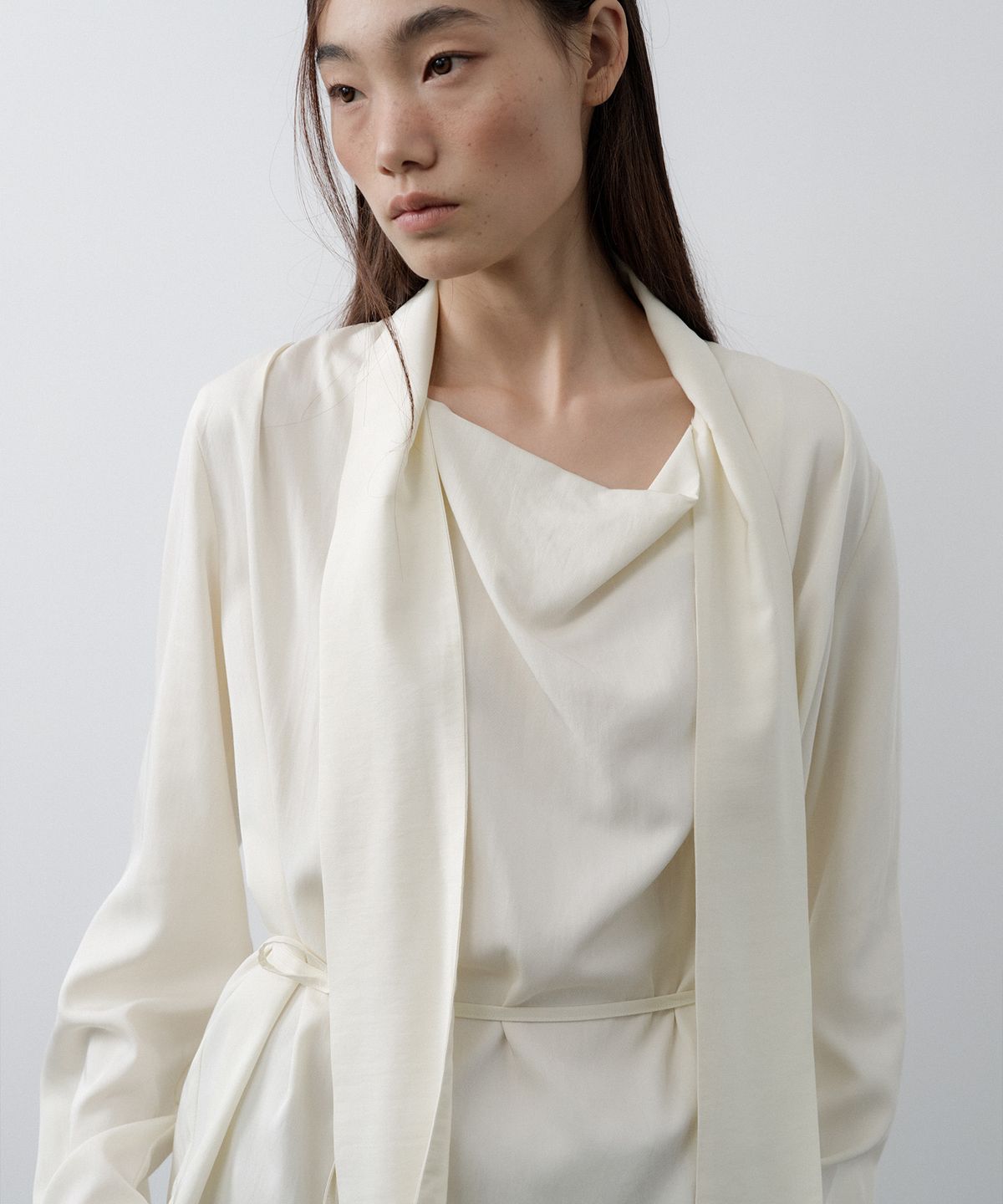 루시르주(LUCIR ZU) Scarf Cowl Neck Blouse (Cream)
