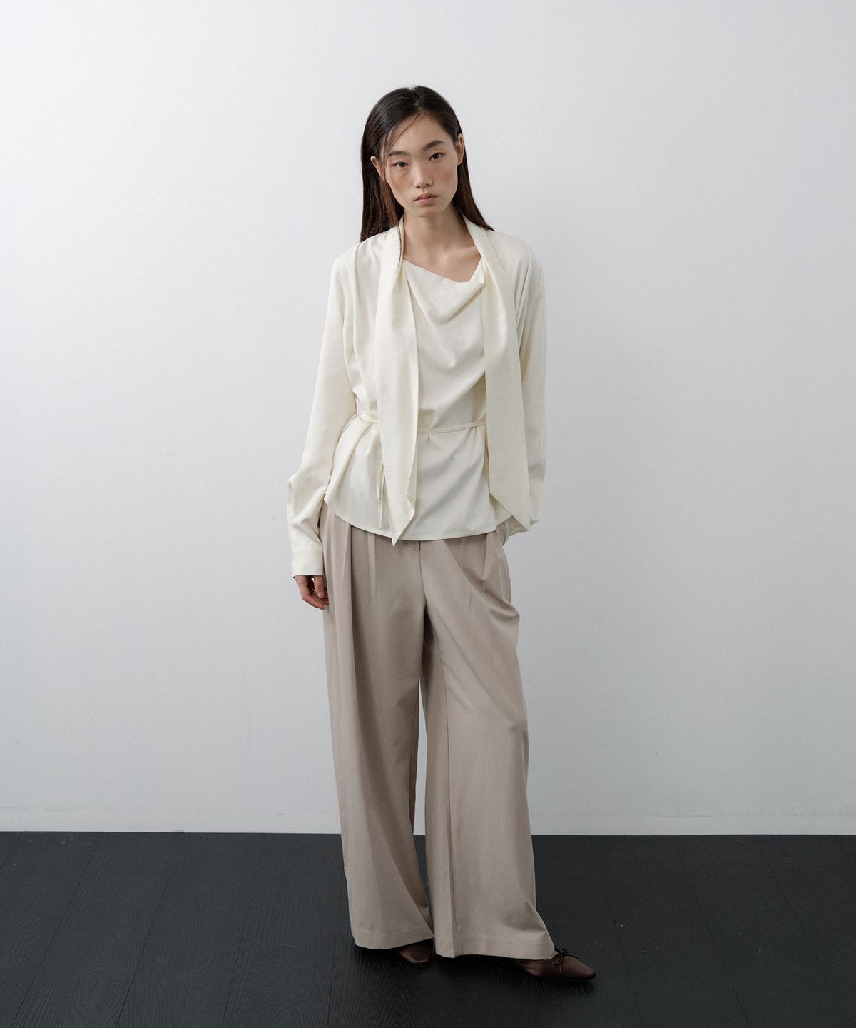 루시르주(LUCIR ZU) Scarf Cowl Neck Blouse (Cream)