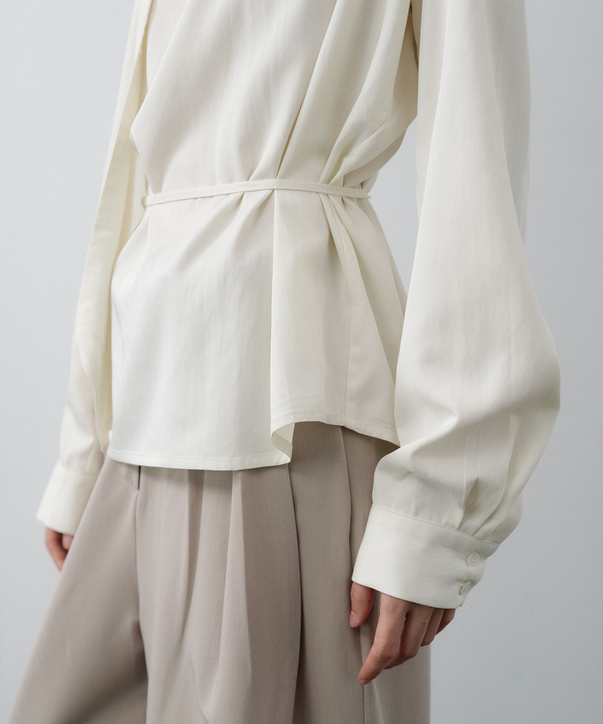 루시르주(LUCIR ZU) Scarf Cowl Neck Blouse (Cream)