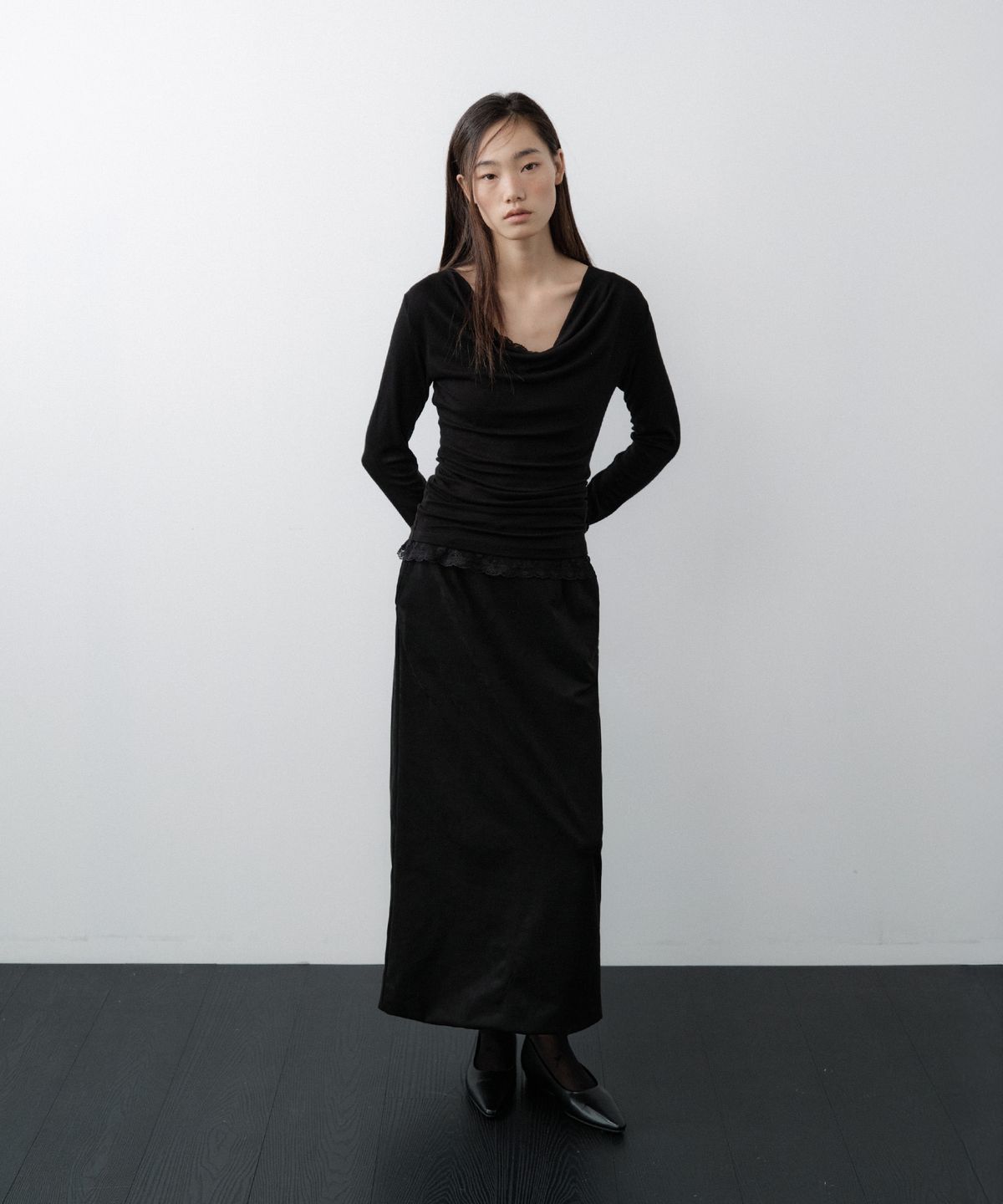 루시르주(LUCIR ZU) Cowl Neck Convertible-Sleeve Top (Black)