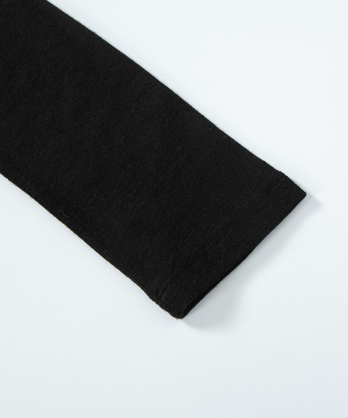 루시르주(LUCIR ZU) Cowl Neck Convertible-Sleeve Top (Black)