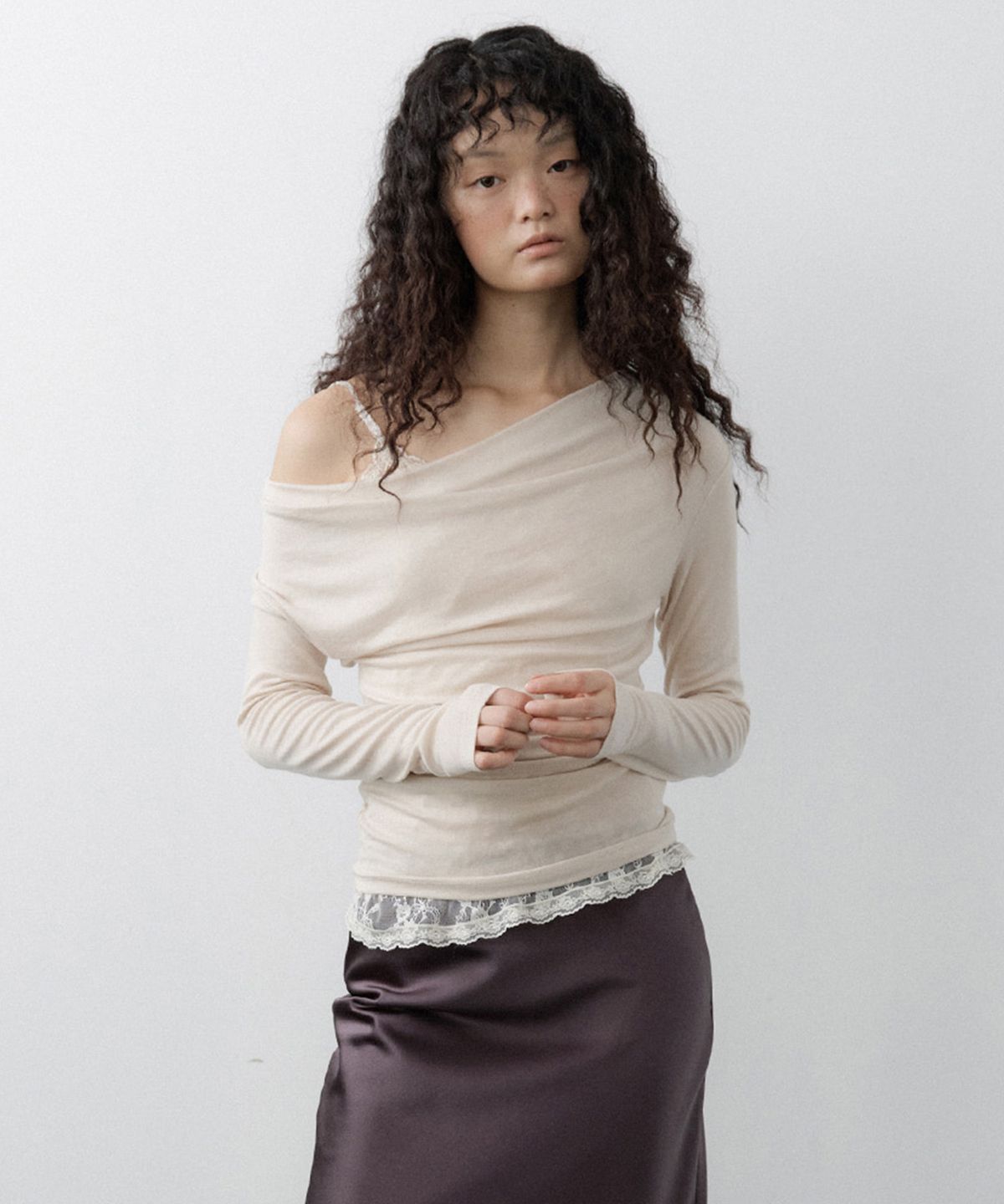루시르주(LUCIR ZU) Cowl Neck Convertible-Sleeve Top (Beige)