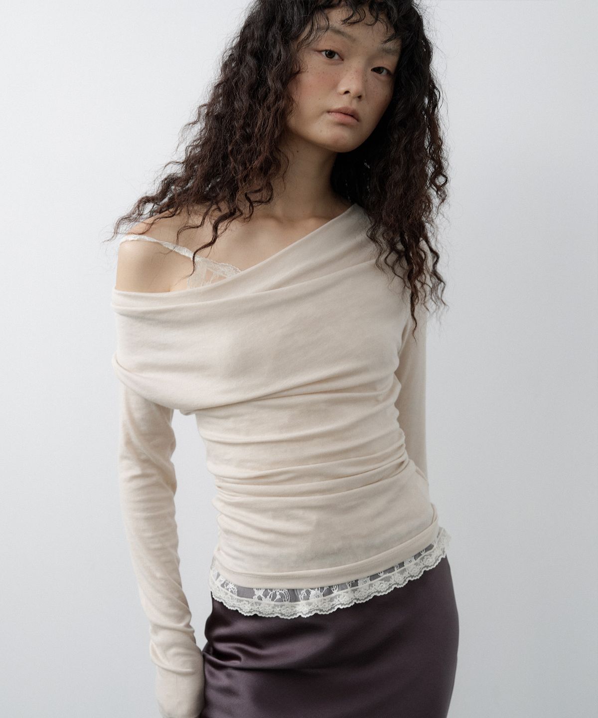 루시르주(LUCIR ZU) Cowl Neck Convertible-Sleeve Top (Beige)