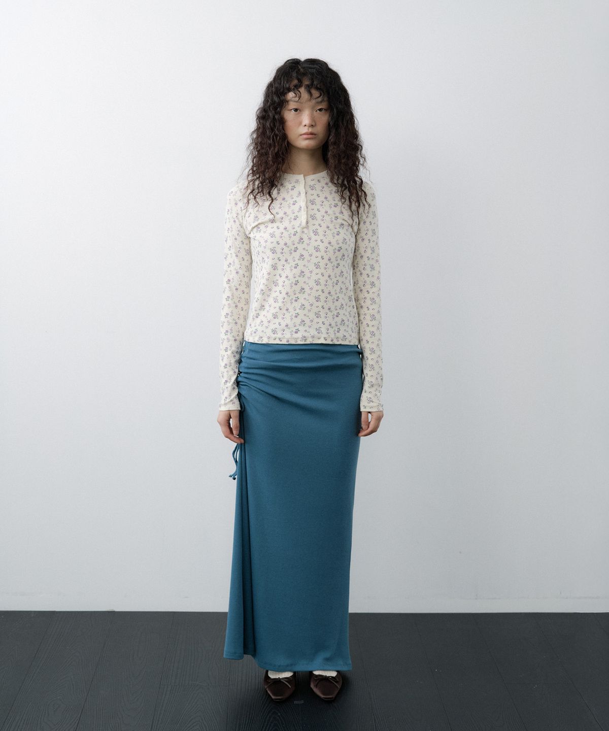 루시르주(LUCIR ZU) Tiny Floral Henley Top (Cream)