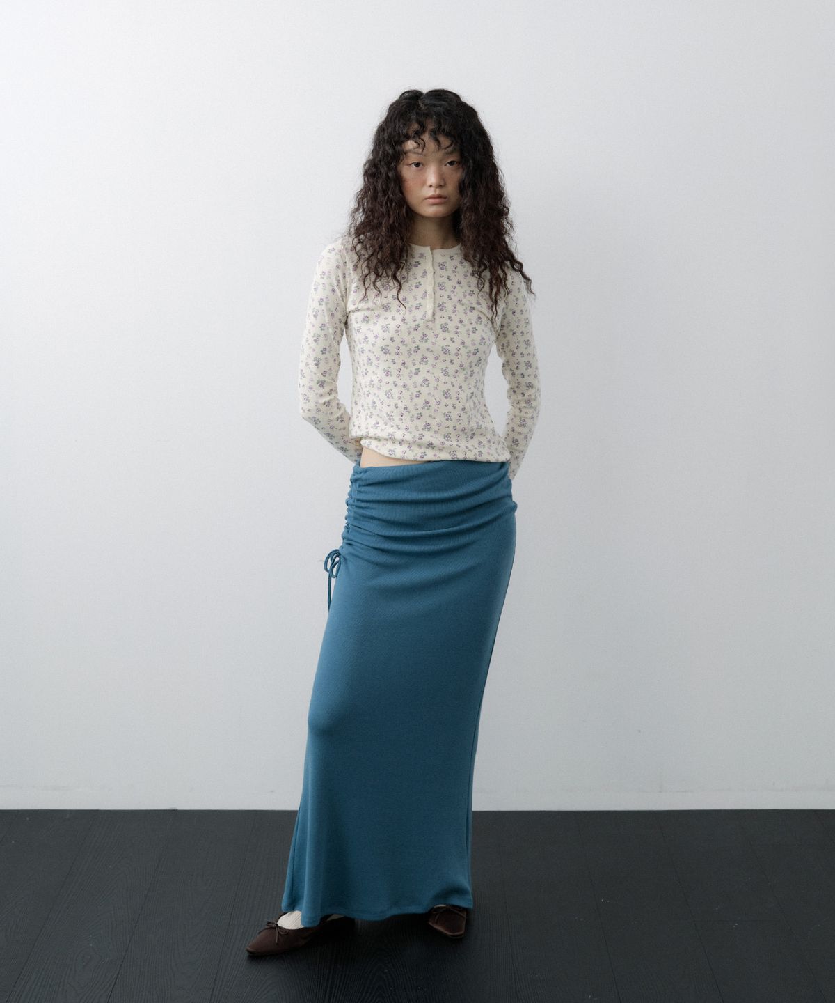 루시르주(LUCIR ZU) Tiny Floral Henley Top (Cream)