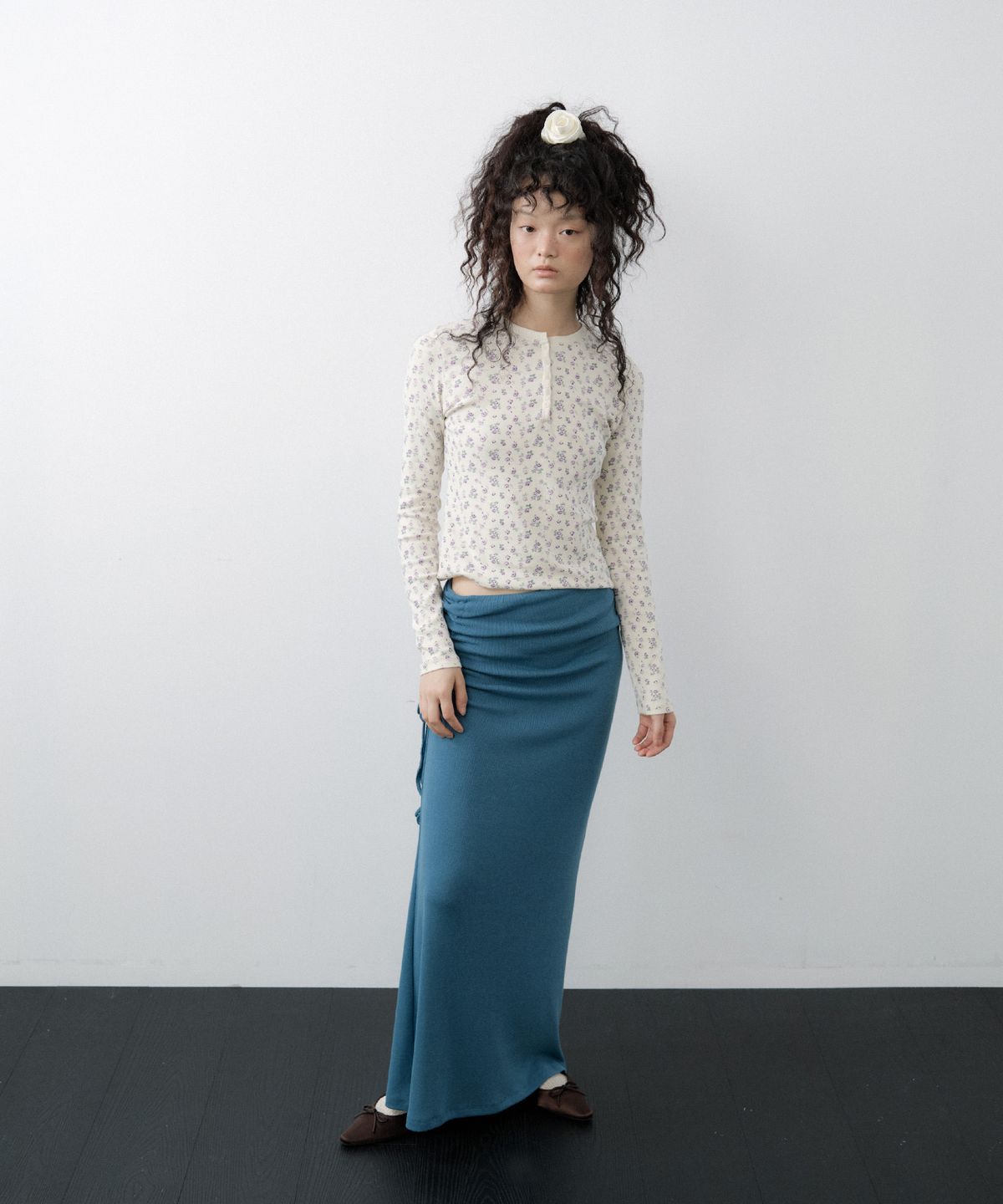 루시르주(LUCIR ZU) Tiny Floral Henley Top (Cream)