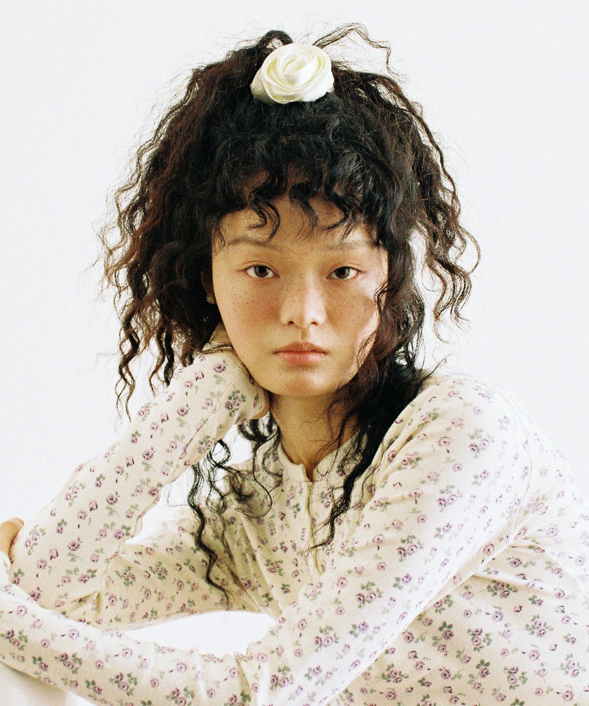 루시르주(LUCIR ZU) Tiny Floral Henley Top (Cream)