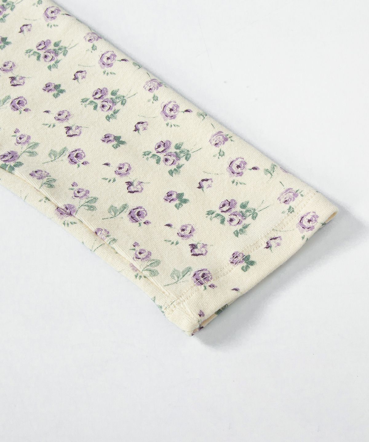 루시르주(LUCIR ZU) Tiny Floral Henley Top (Cream)