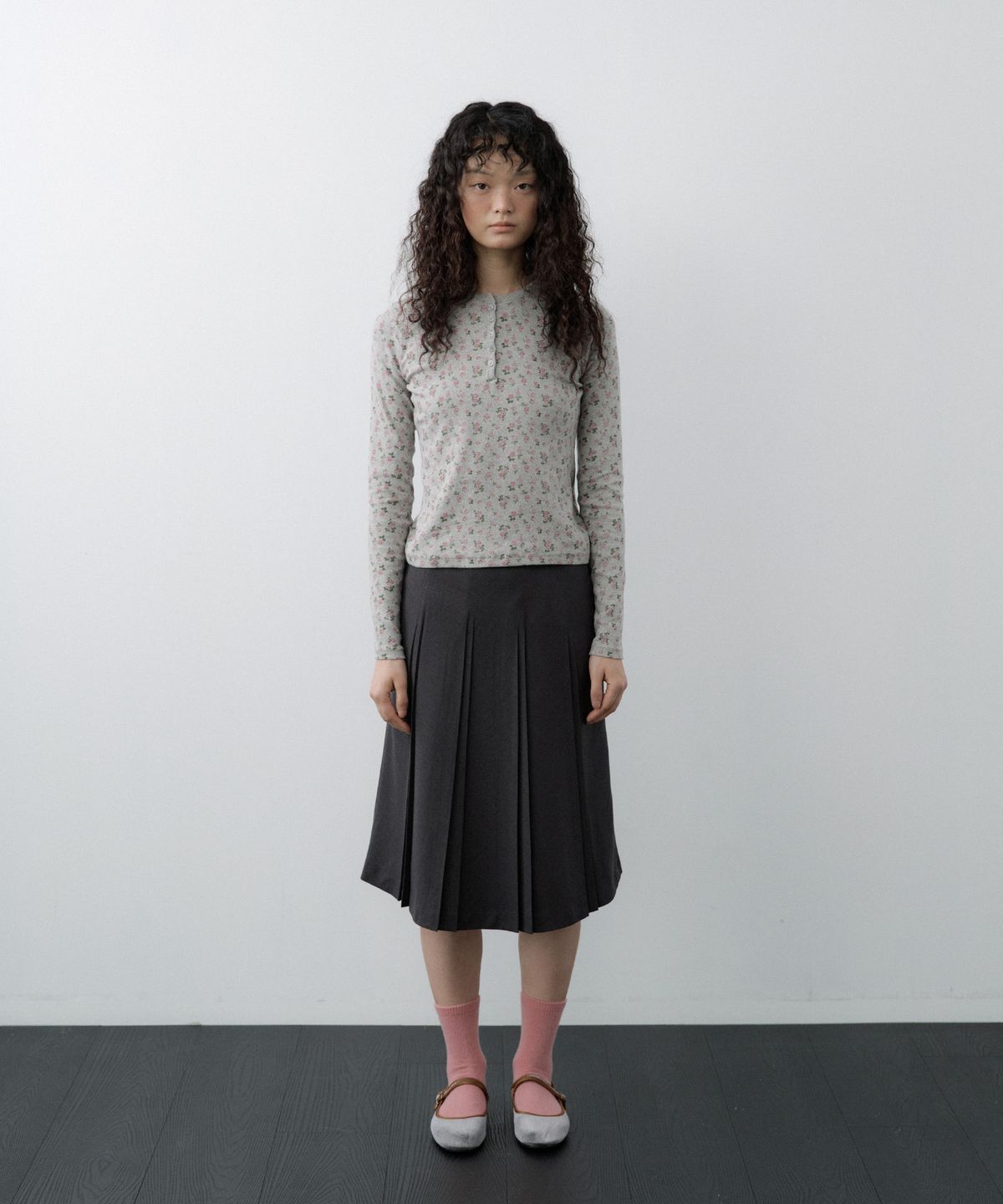 루시르주(LUCIR ZU) Tiny Floral Henley Top (Melange)