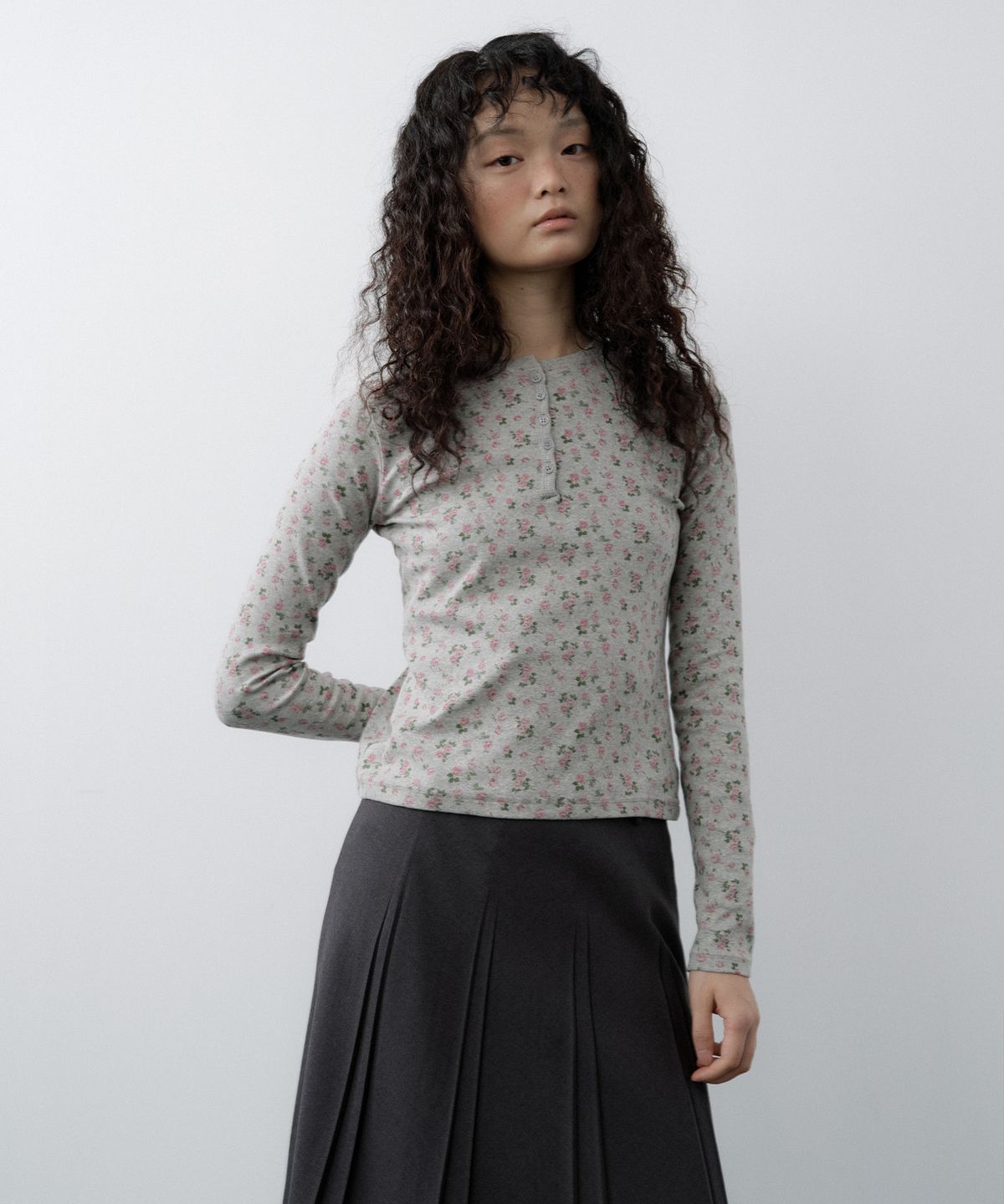 루시르주(LUCIR ZU) Tiny Floral Henley Top (Melange)