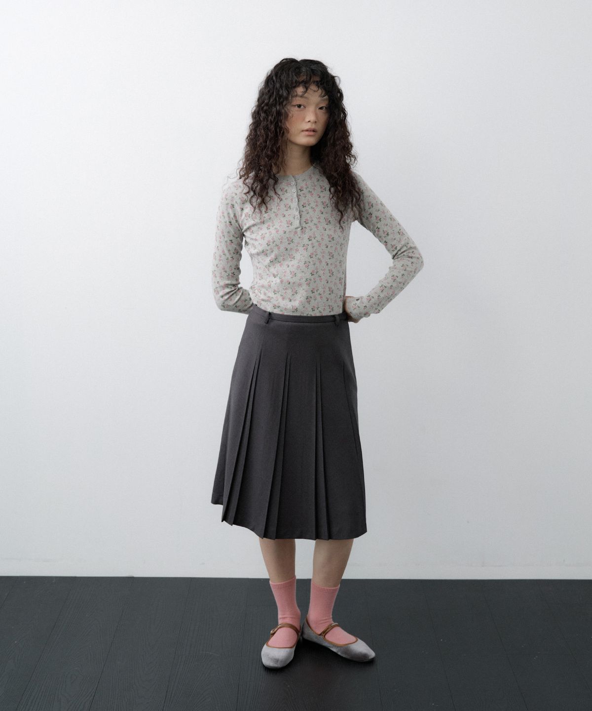 루시르주(LUCIR ZU) Tiny Floral Henley Top (Melange)