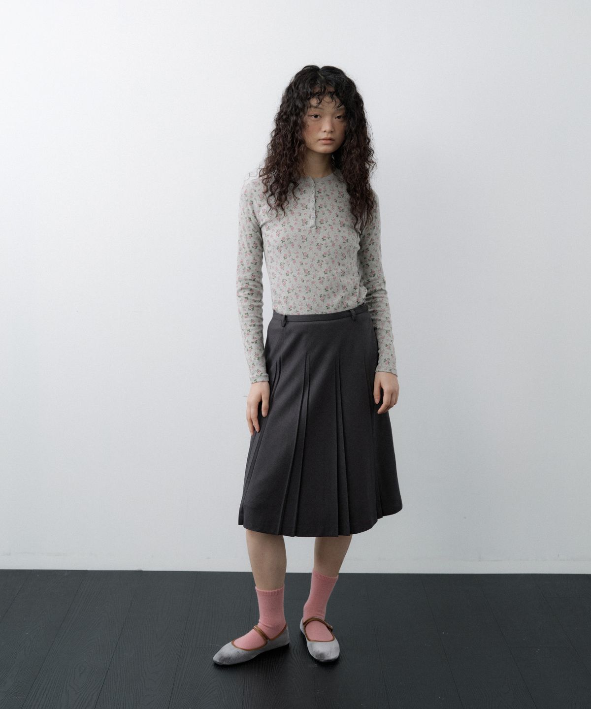 루시르주(LUCIR ZU) Tiny Floral Henley Top (Melange)