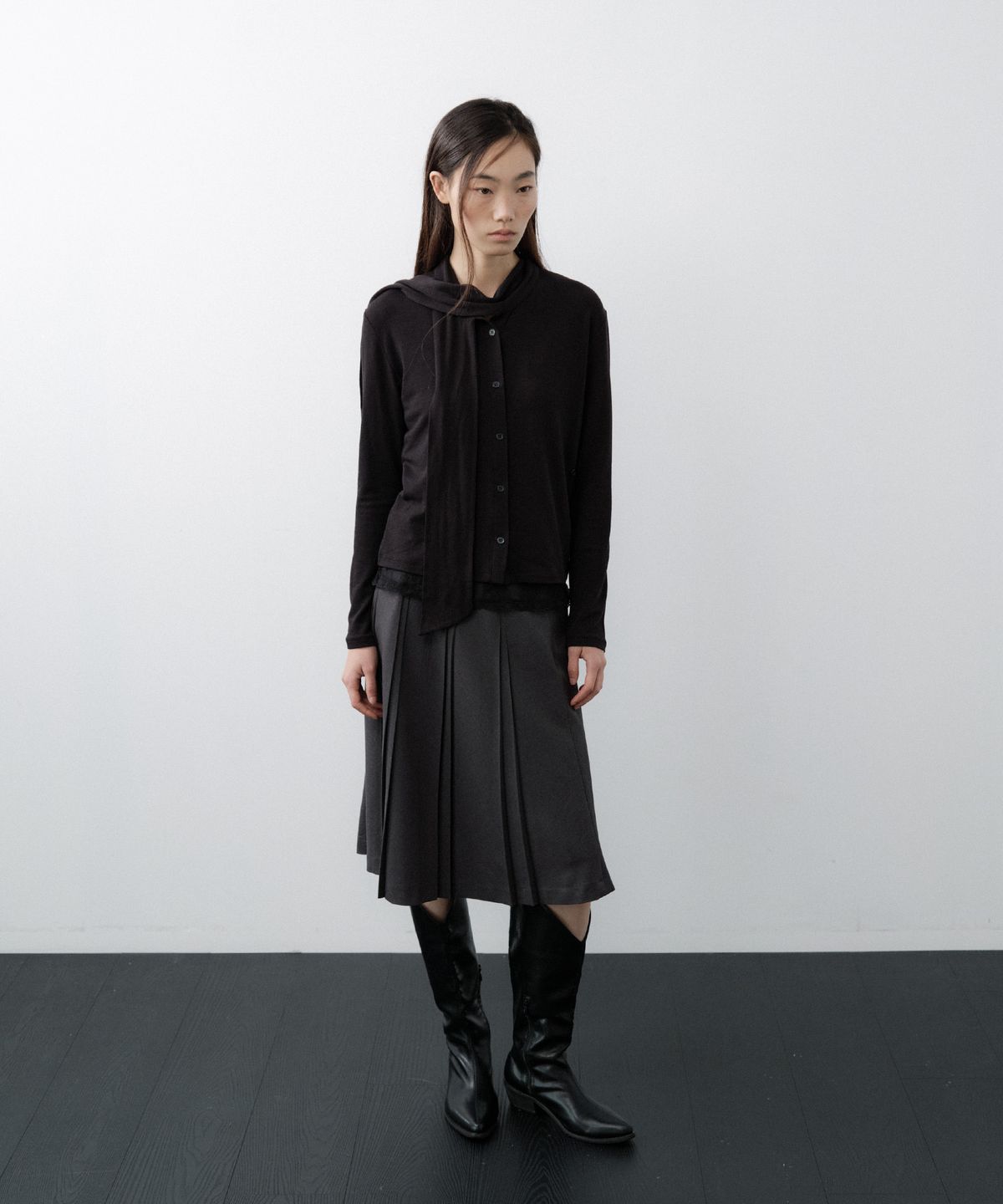 루시르주(LUCIR ZU) Scarf Wrap Button Cardigan (Black)
