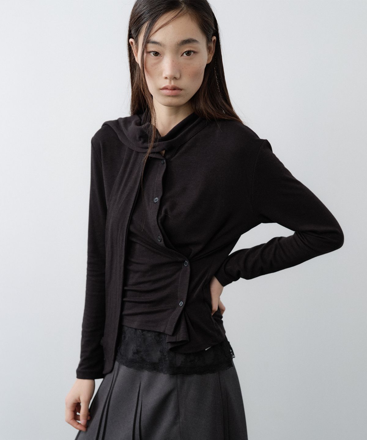 루시르주(LUCIR ZU) Scarf Wrap Button Cardigan (Black)