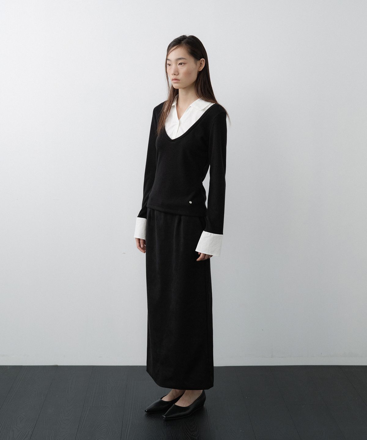 루시르주(LUCIR ZU) V-Neck Shirt Layered Top (Black)