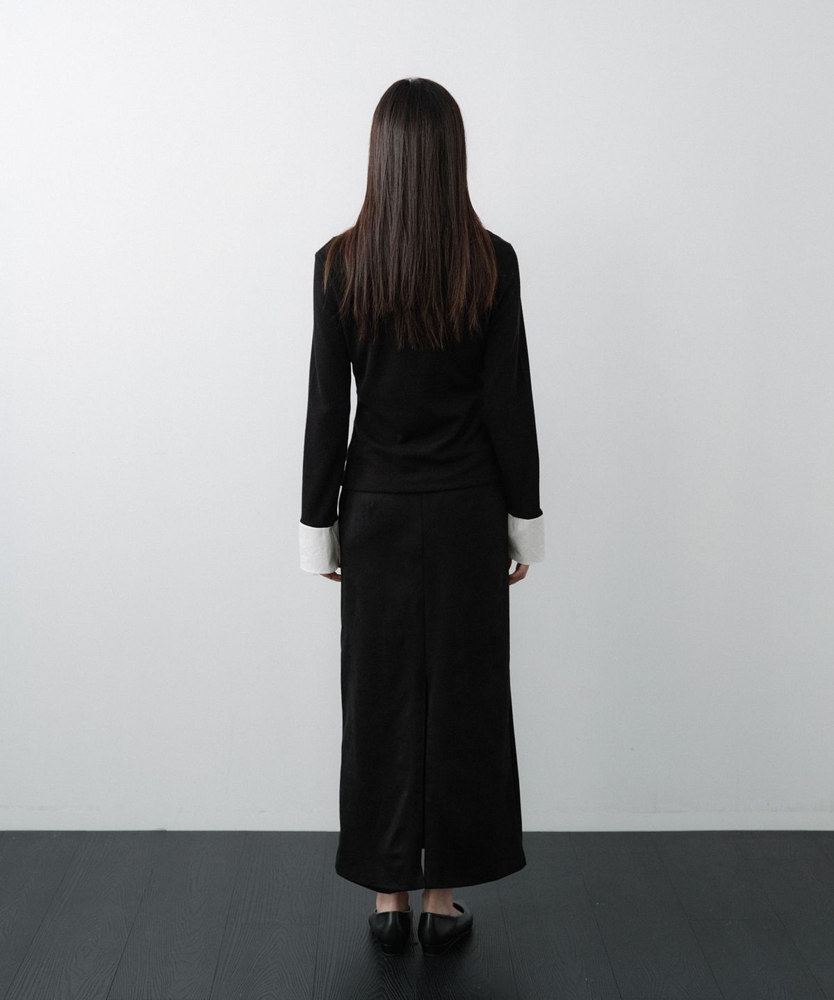 루시르주(LUCIR ZU) V-Neck Shirt Layered Top (Black)