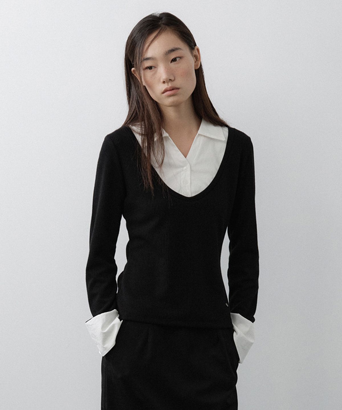 루시르주(LUCIR ZU) V-Neck Shirt Layered Top (Black)