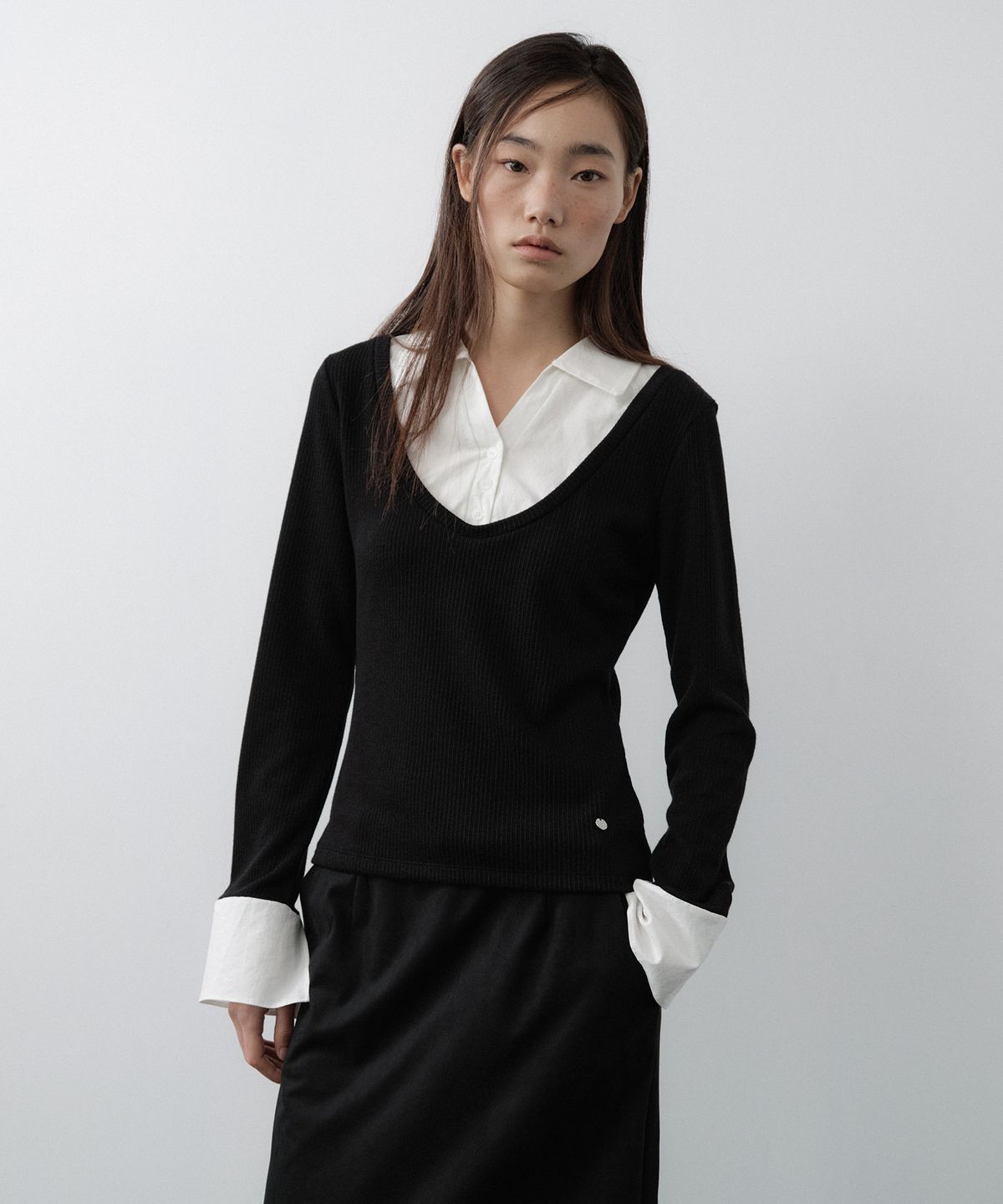 루시르주(LUCIR ZU) V-Neck Shirt Layered Top (Black)