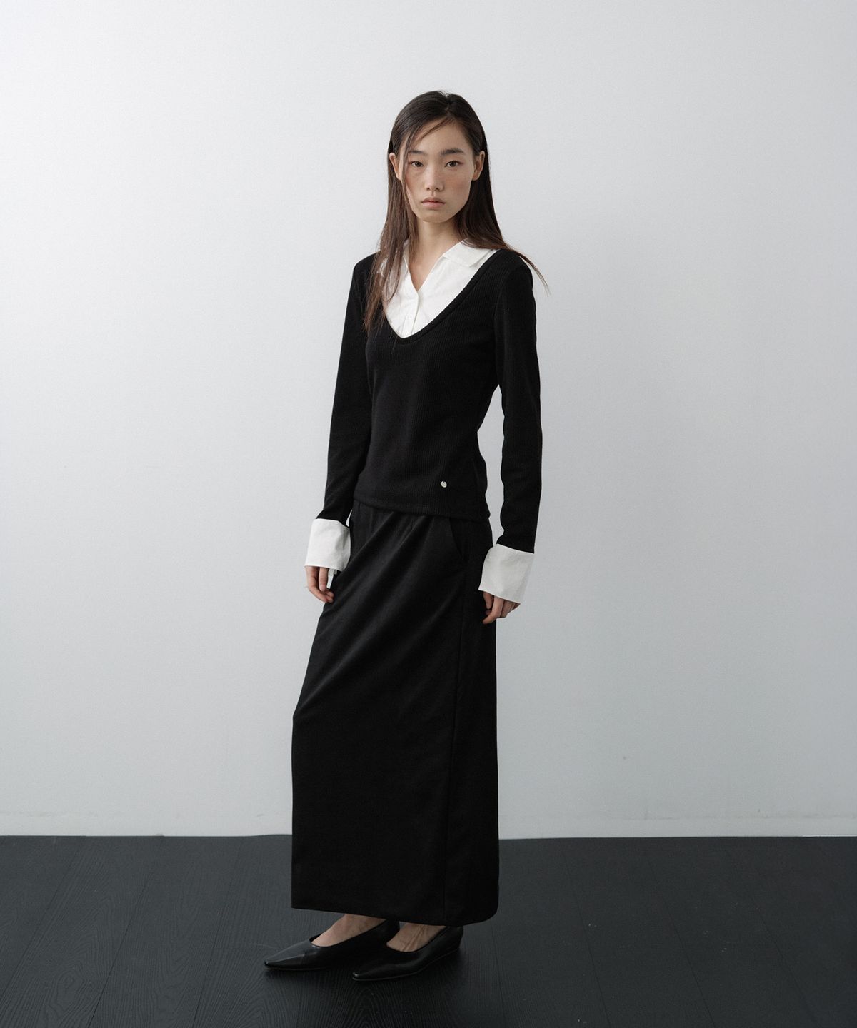 루시르주(LUCIR ZU) V-Neck Shirt Layered Top (Black)