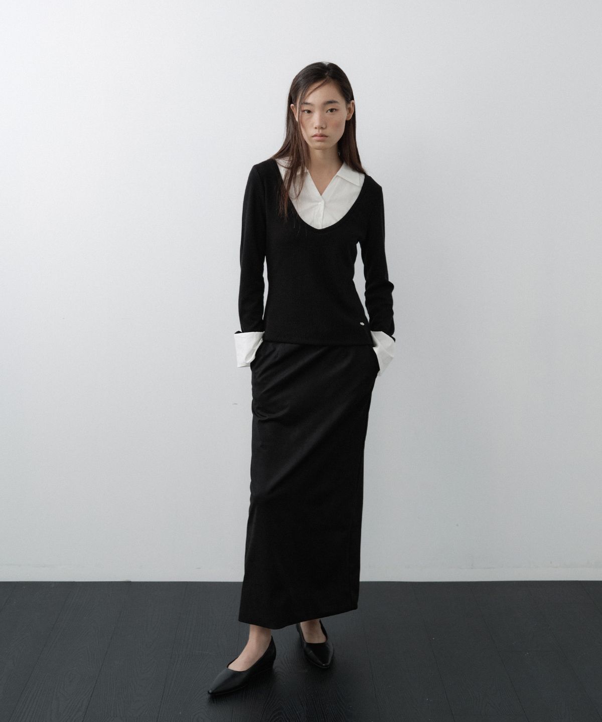 루시르주(LUCIR ZU) V-Neck Shirt Layered Top (Black)