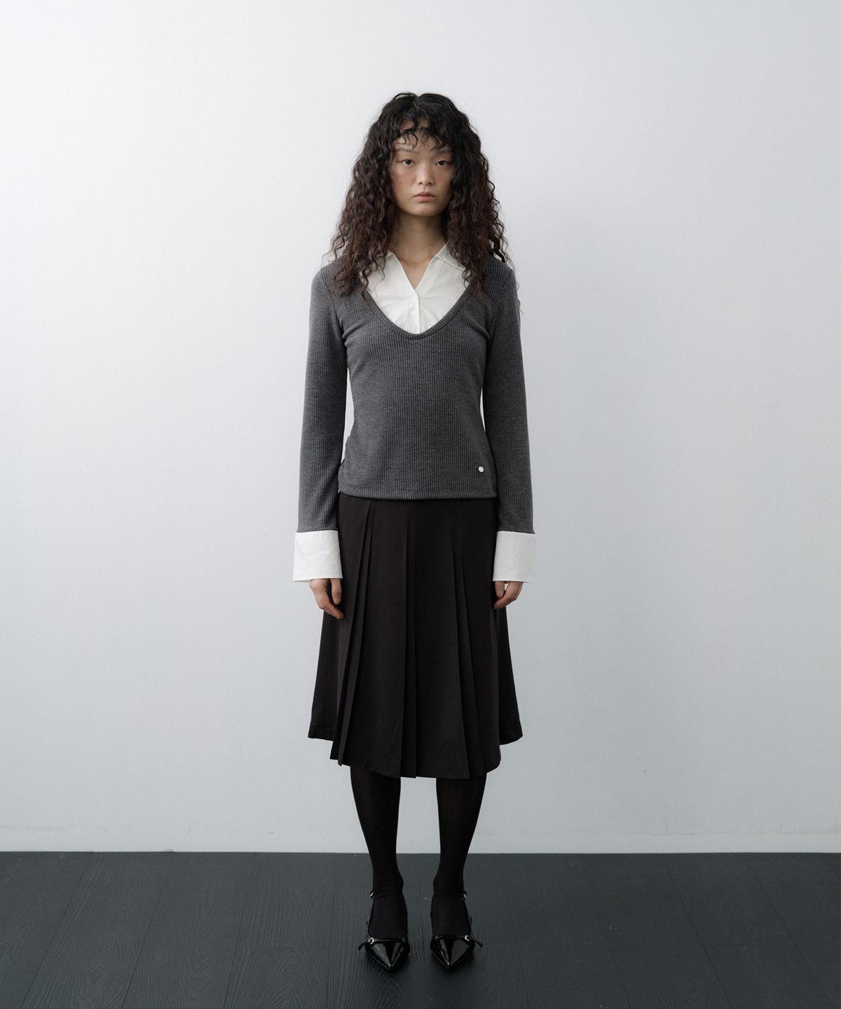 루시르주(LUCIR ZU) V-Neck Shirt Layered Top (Charcoal)