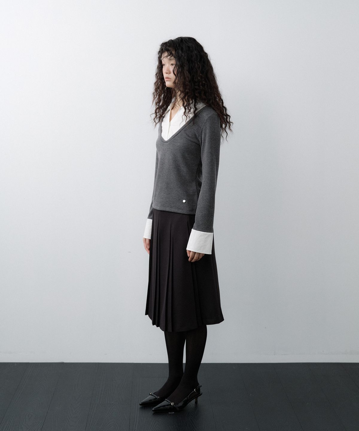 루시르주(LUCIR ZU) V-Neck Shirt Layered Top (Charcoal)