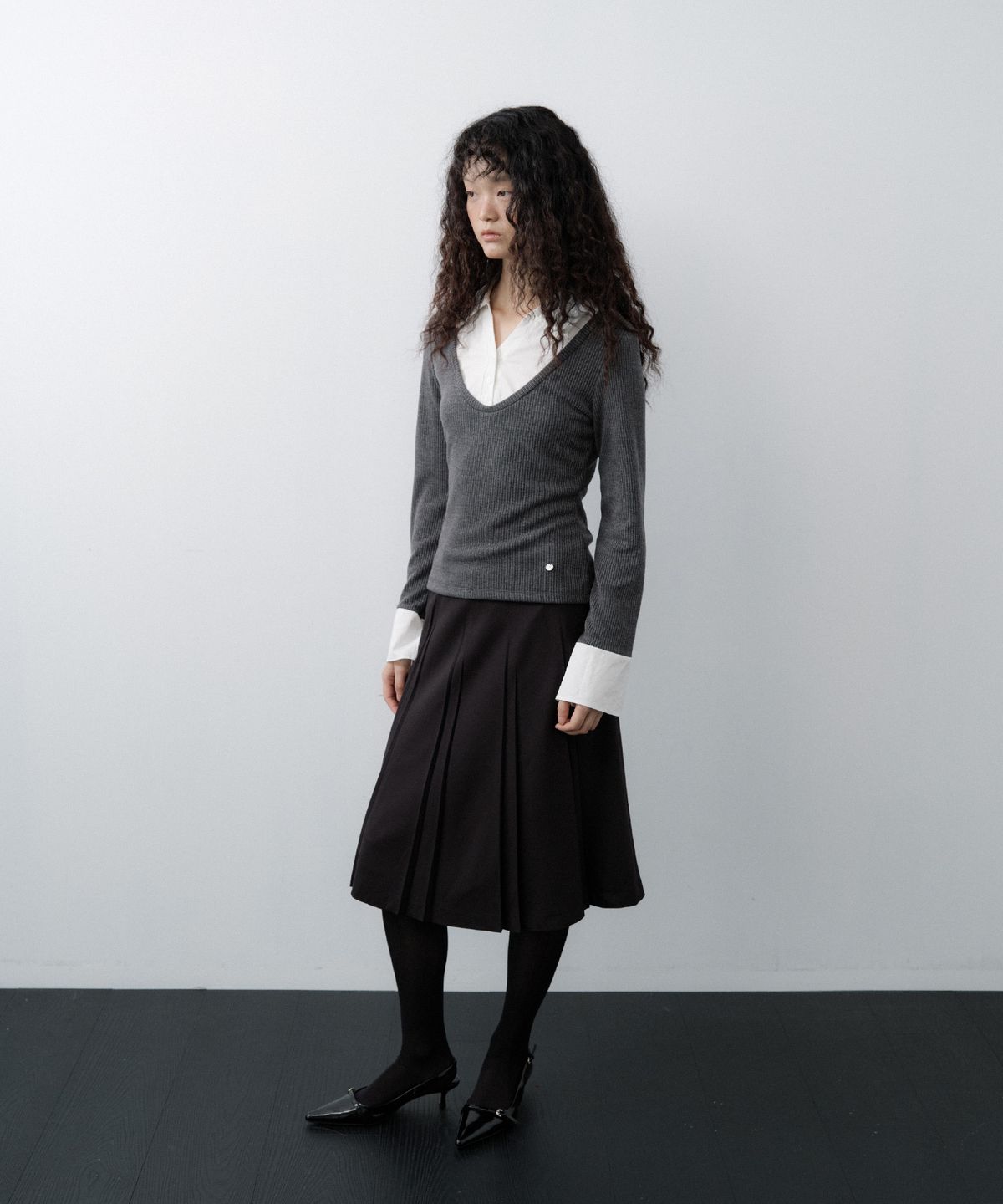 루시르주(LUCIR ZU) V-Neck Shirt Layered Top (Charcoal)