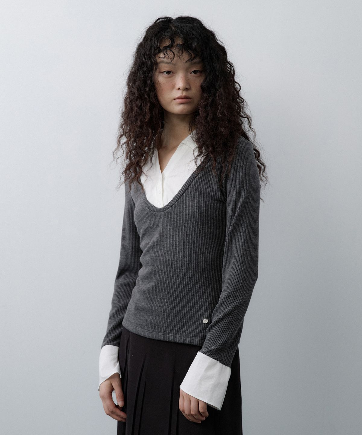 루시르주(LUCIR ZU) V-Neck Shirt Layered Top (Charcoal)
