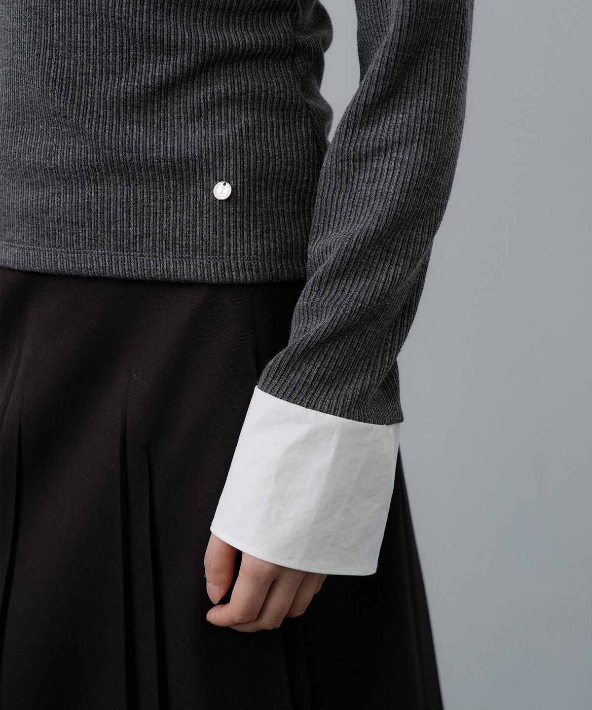 루시르주(LUCIR ZU) V-Neck Shirt Layered Top (Charcoal)