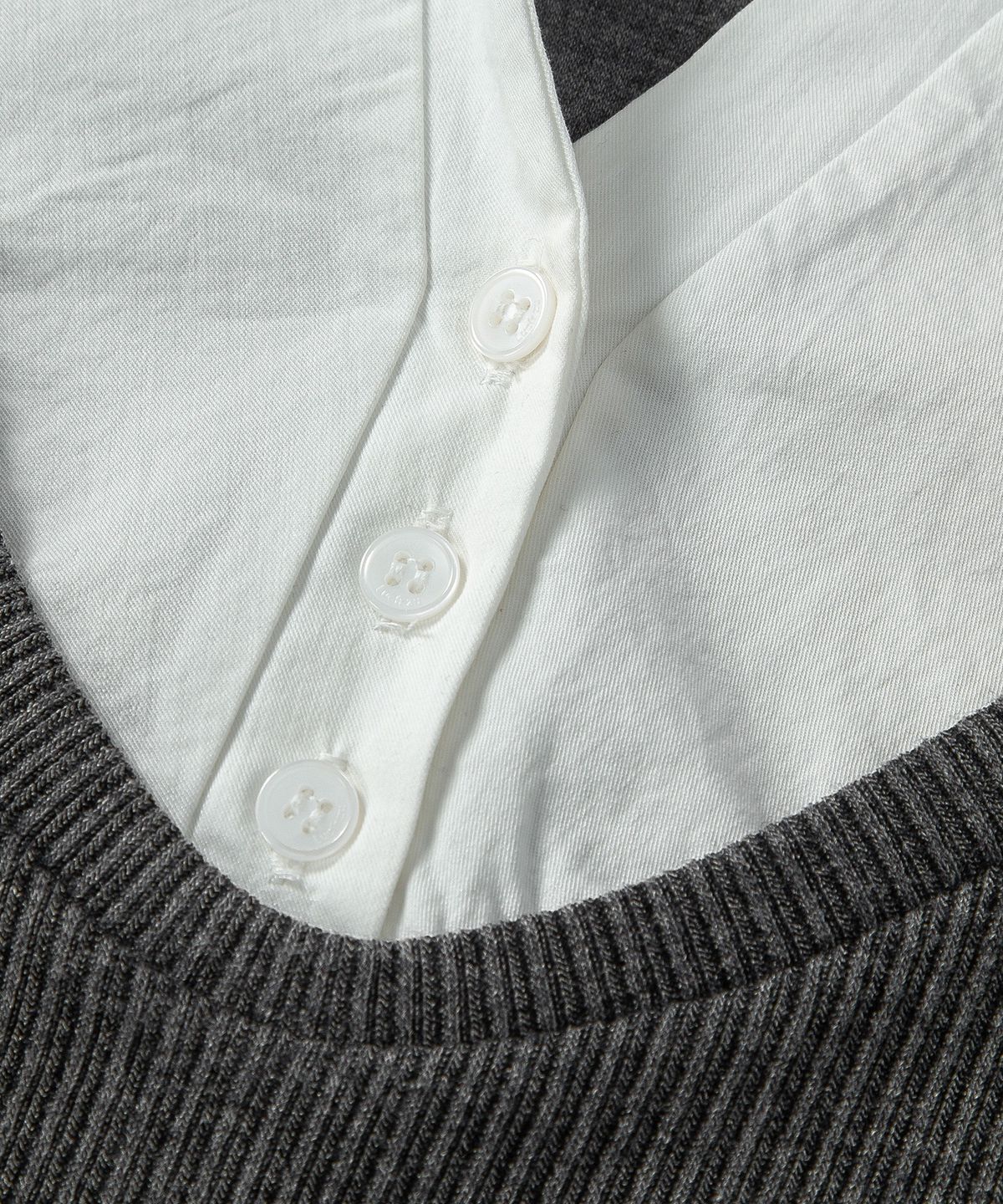 루시르주(LUCIR ZU) V-Neck Shirt Layered Top (Charcoal)