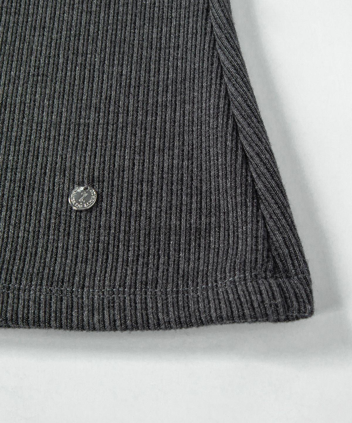 루시르주(LUCIR ZU) V-Neck Shirt Layered Top (Charcoal)