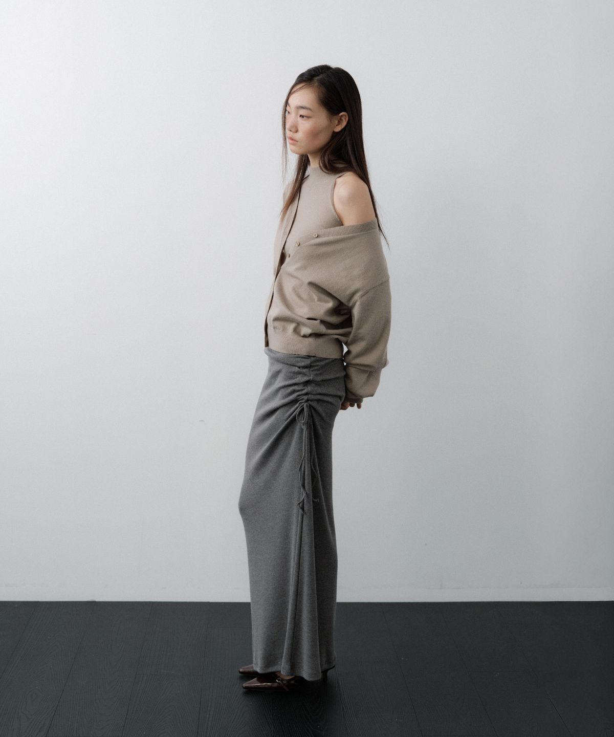 루시르주(LUCIR ZU) Side-Shirred Maxi Skirt (Charcoal)