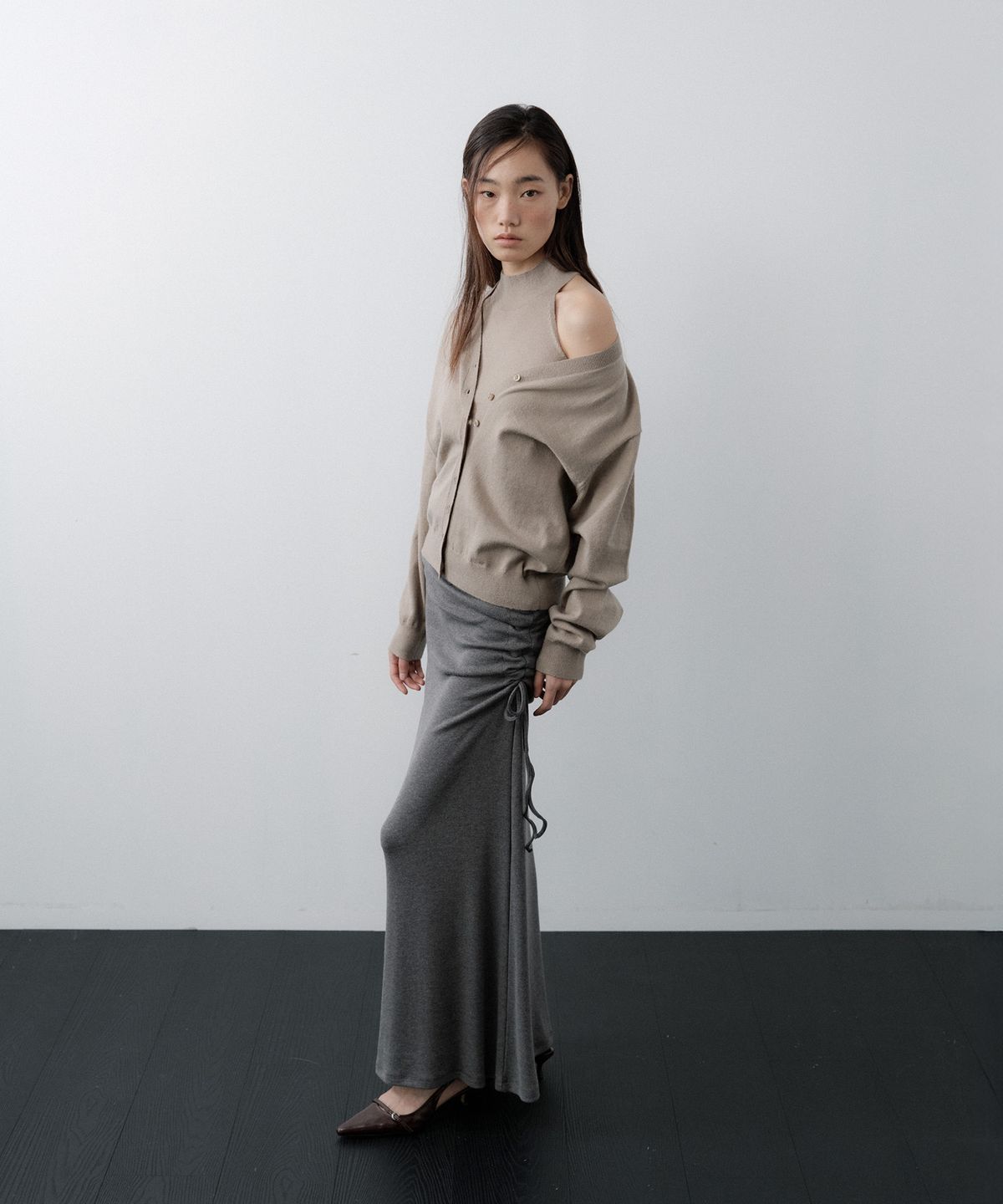 루시르주(LUCIR ZU) Side-Shirred Maxi Skirt (Charcoal)