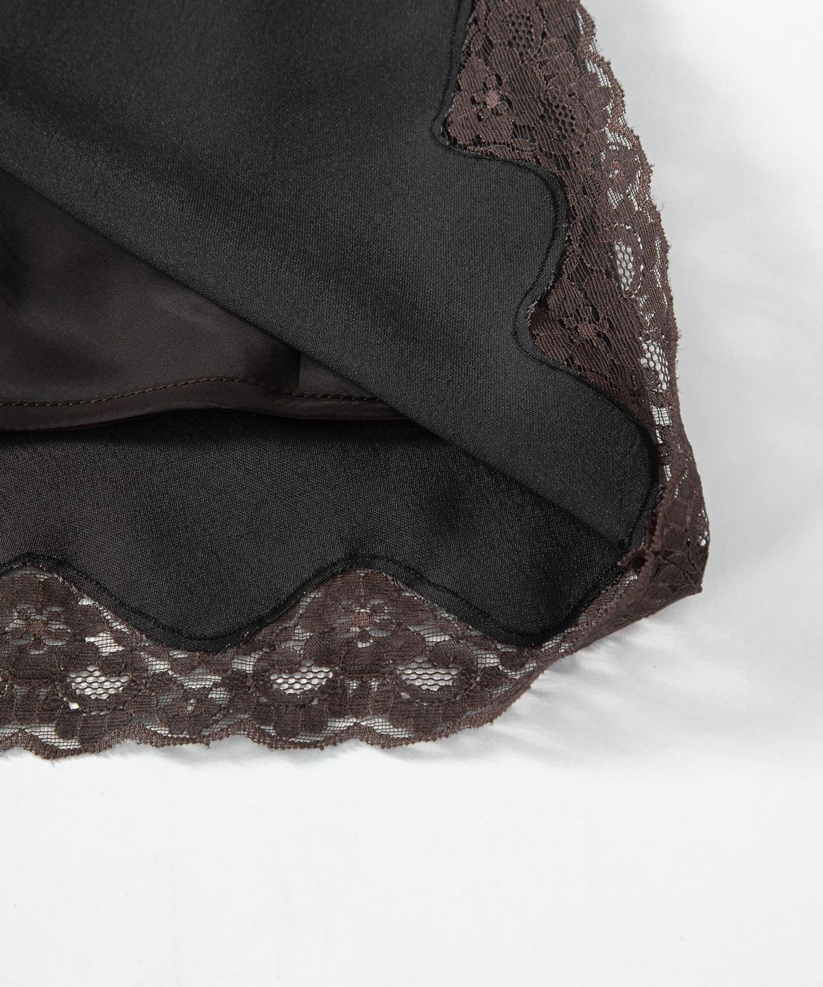 루시르주(LUCIR ZU) Satin Lace-Hem Skirt (Brown)