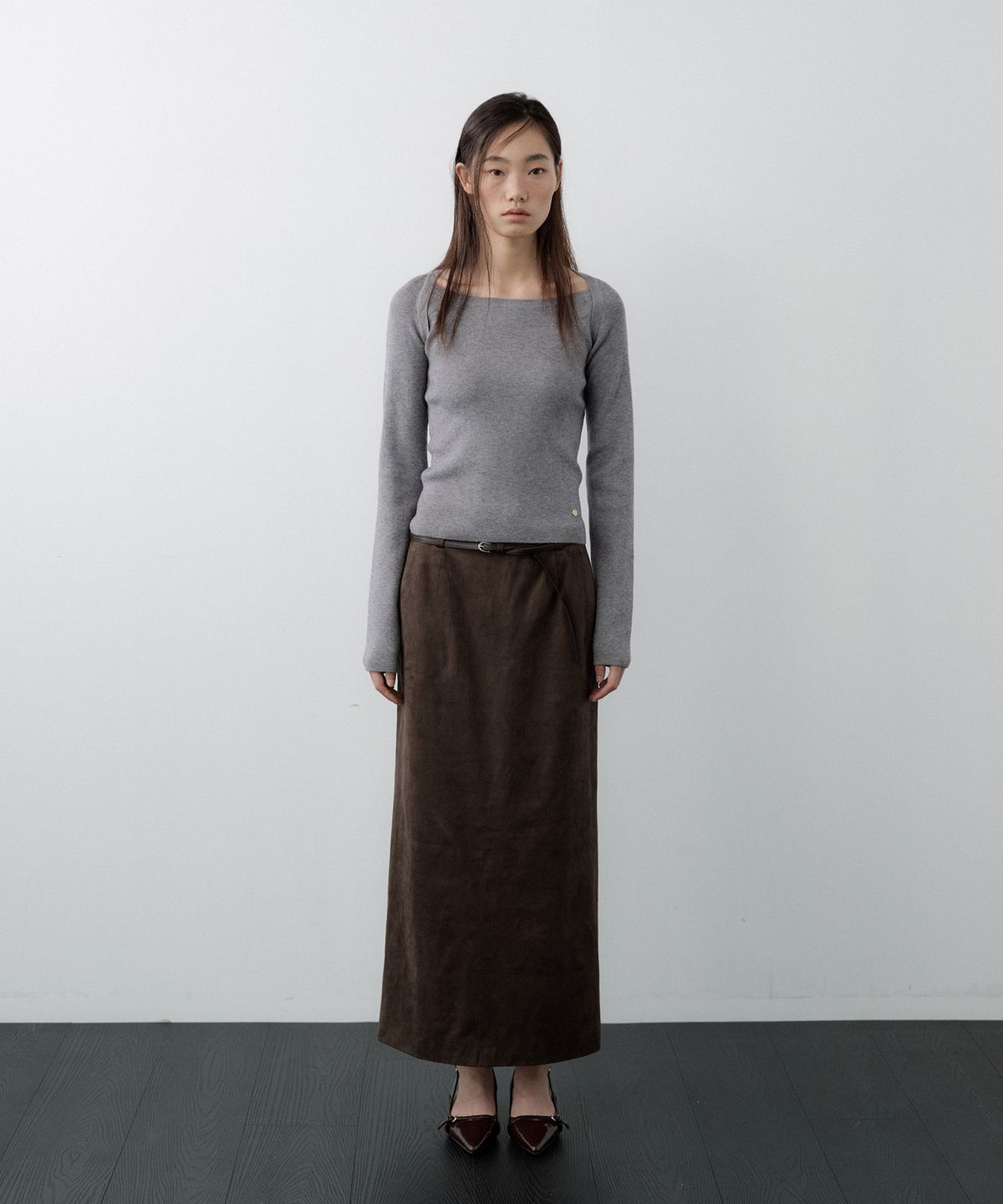 루시르주(LUCIR ZU) Low-Rise Suede Maxi Skirt (Dark Brown)