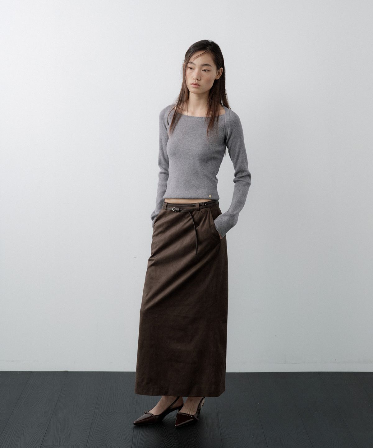 루시르주(LUCIR ZU) Low-Rise Suede Maxi Skirt (Dark Brown)