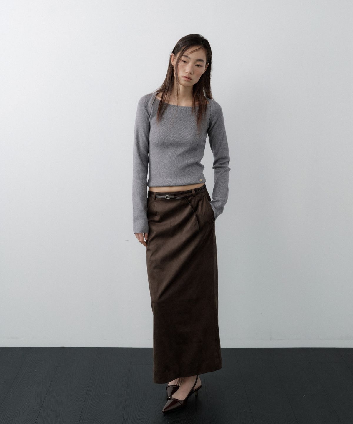 루시르주(LUCIR ZU) Low-Rise Suede Maxi Skirt (Dark Brown)