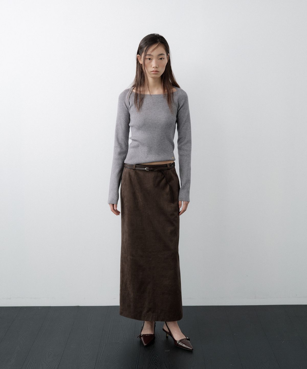 루시르주(LUCIR ZU) Low-Rise Suede Maxi Skirt (Dark Brown)