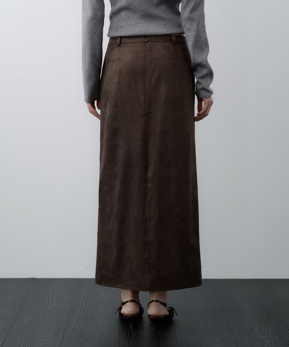 루시르주(LUCIR ZU) Low-Rise Suede Maxi Skirt (Dark Brown)