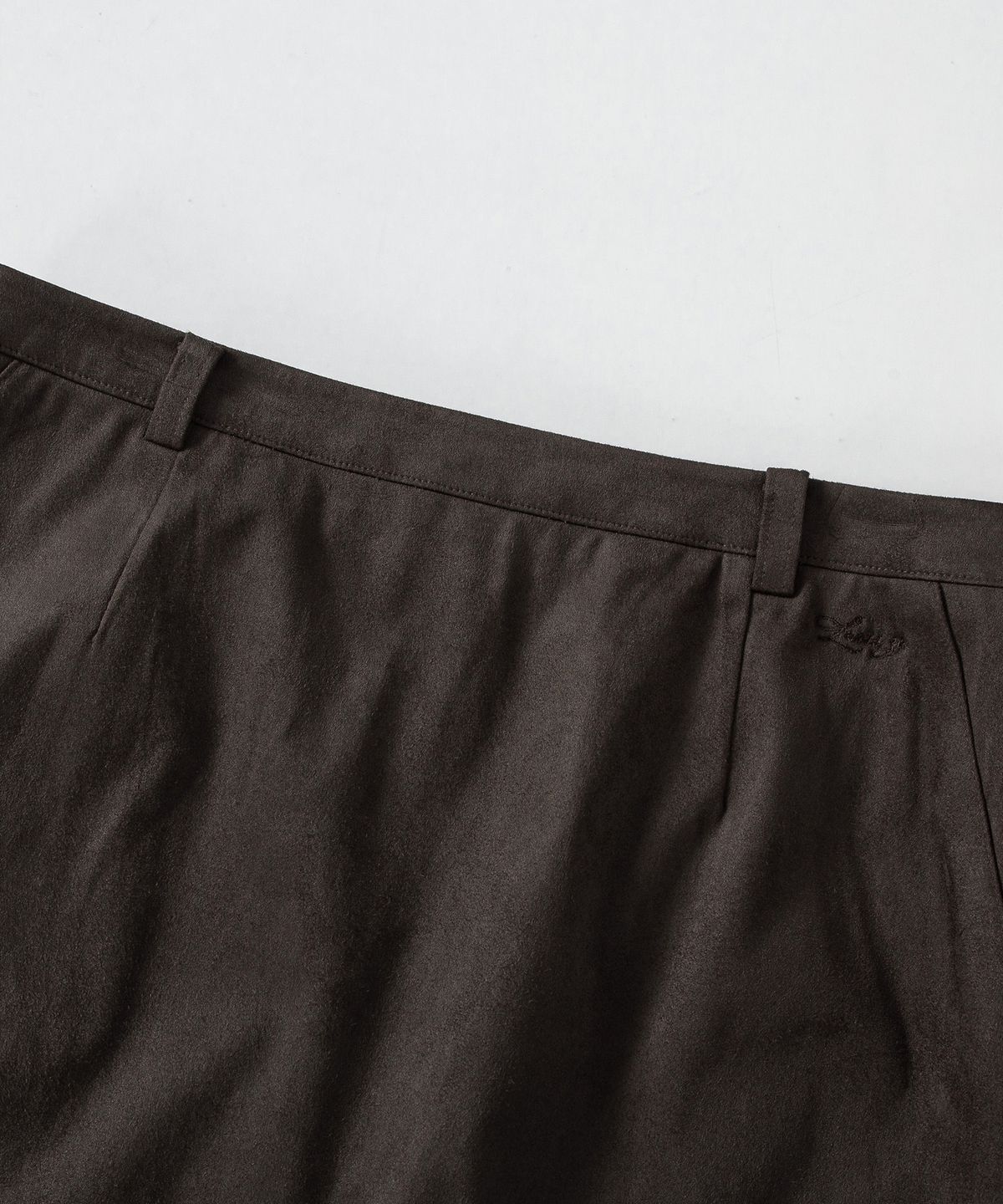루시르주(LUCIR ZU) Low-Rise Suede Maxi Skirt (Dark Brown)