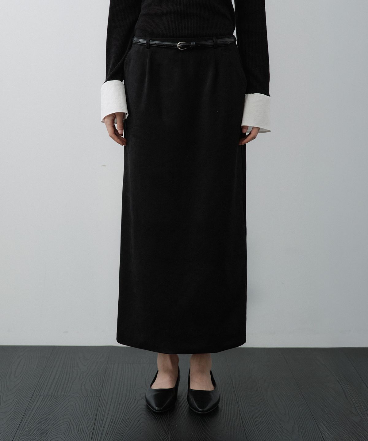 루시르주(LUCIR ZU) Low-Rise Suede Maxi Skirt (Black)