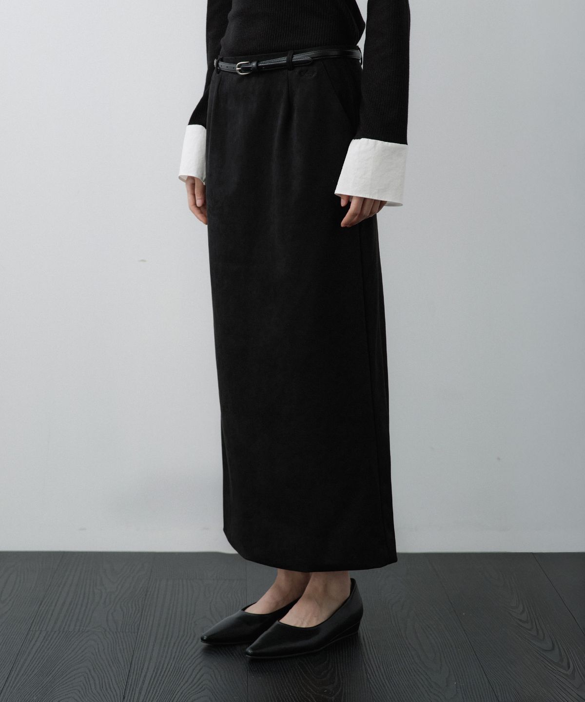 루시르주(LUCIR ZU) Low-Rise Suede Maxi Skirt (Black)