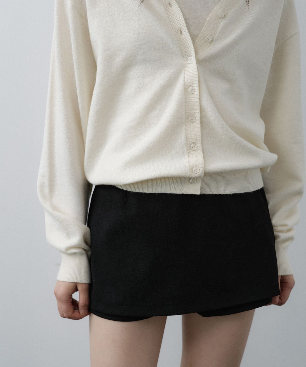루시르주(LUCIR ZU) Wool Mini Pants (Black)