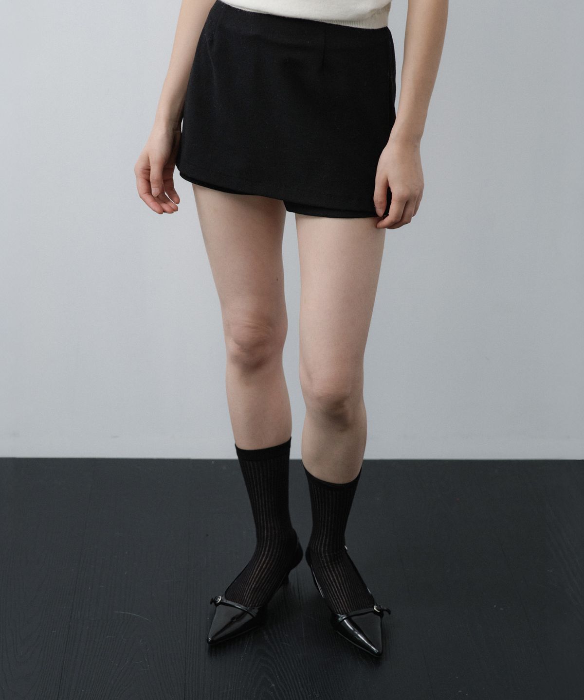 루시르주(LUCIR ZU) Wool Mini Pants (Black)