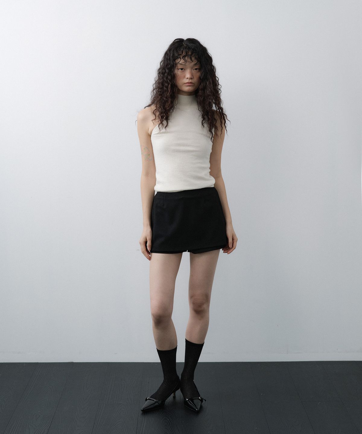 루시르주(LUCIR ZU) Wool Mini Pants (Black)