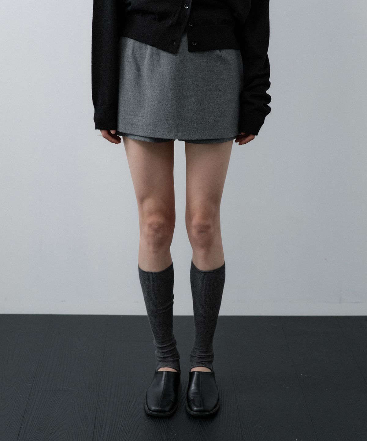 루시르주(LUCIR ZU) Wool Mini Pants (Charcoal)