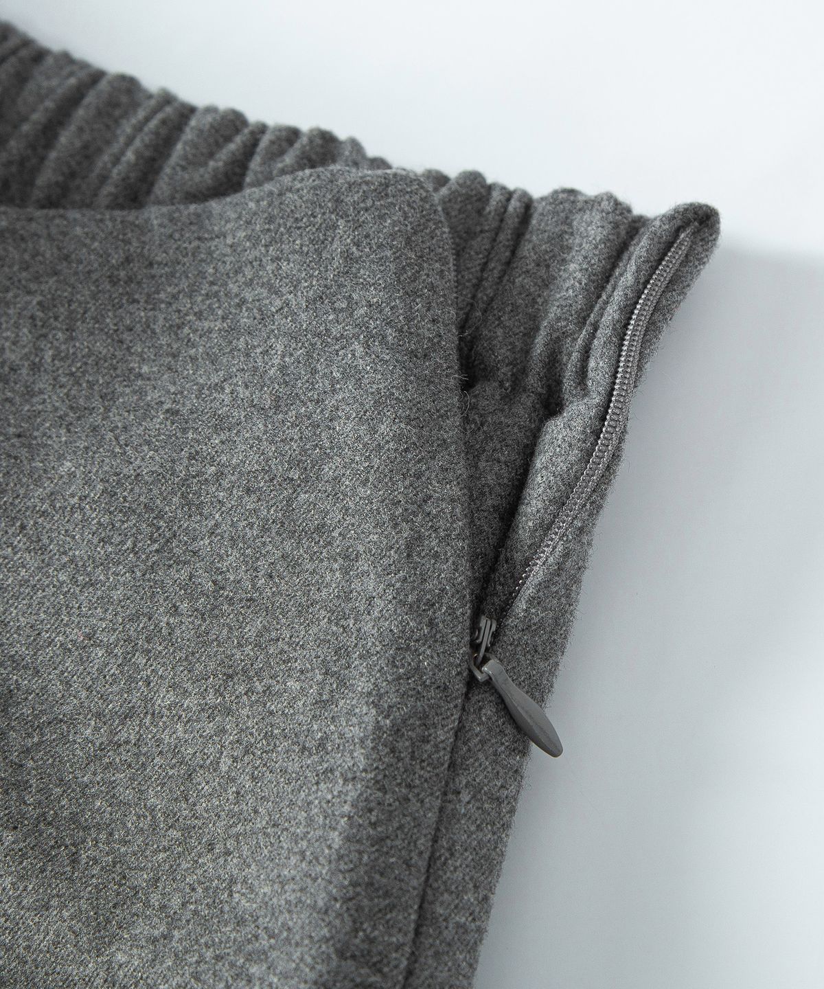 루시르주(LUCIR ZU) Wool Mini Pants (Charcoal)