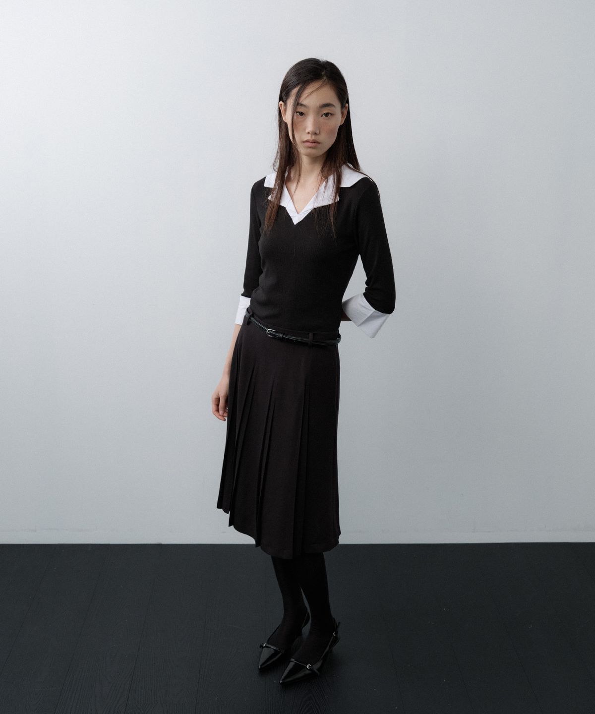 루시르주(LUCIR ZU) Fan Pleated Midi Skirt (Black)